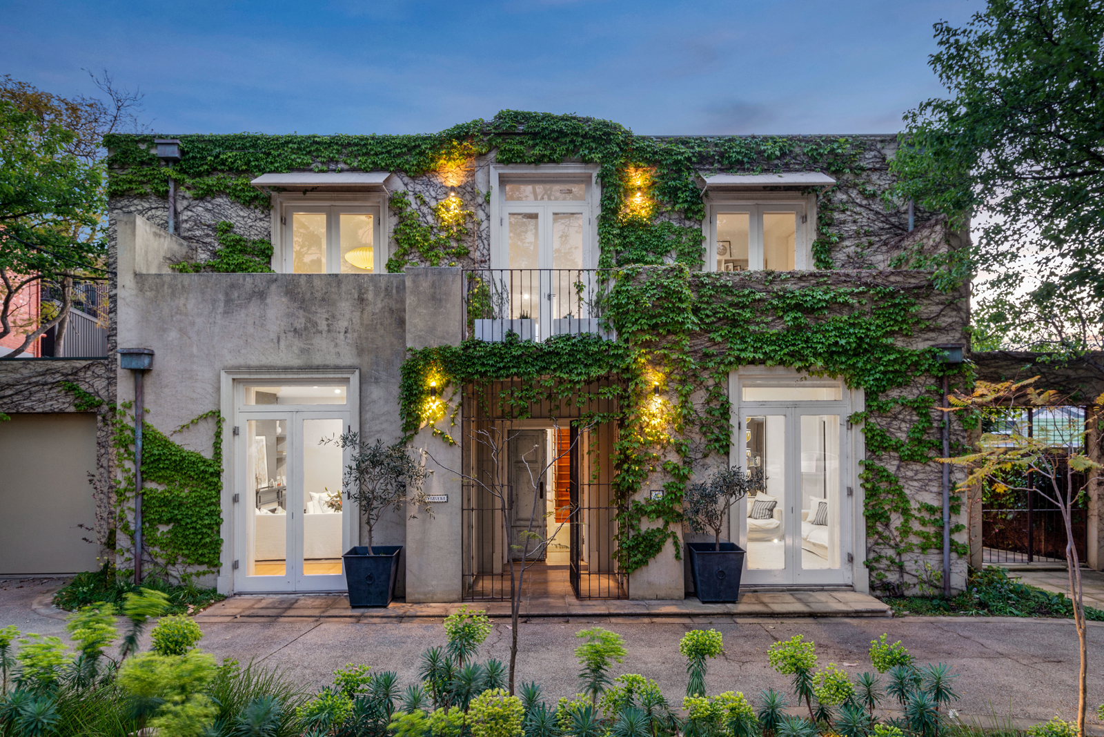 Bright family home with pool, Prahran